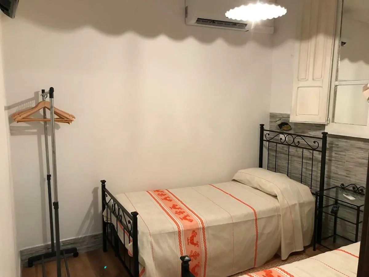 Konukevi La Piazzetta Otel Austis