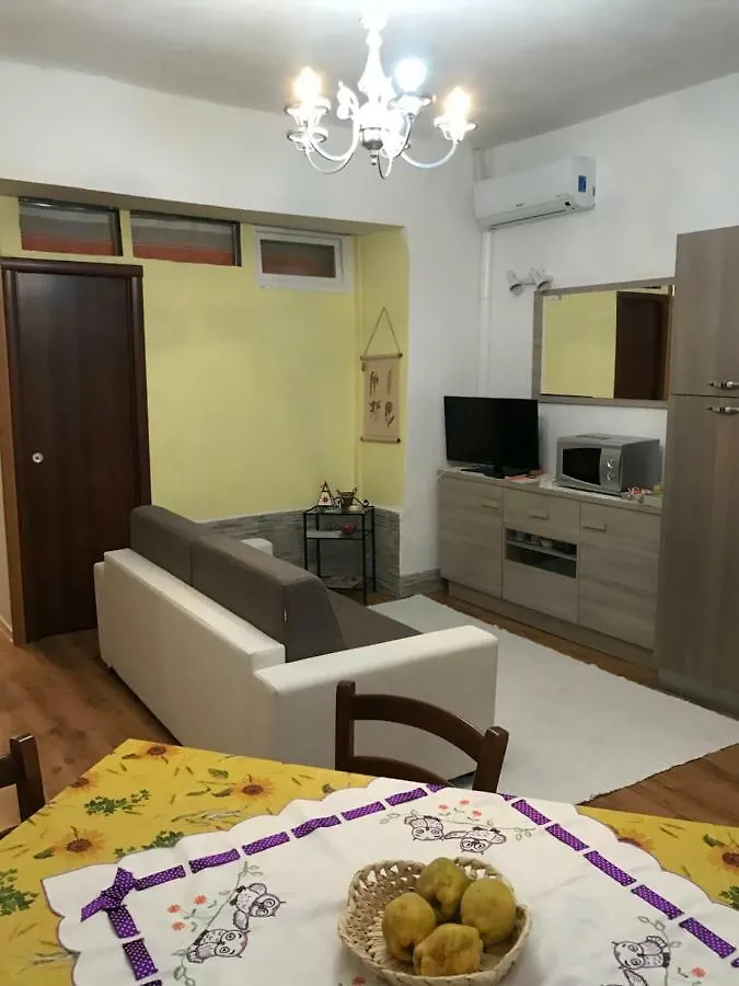 Konukevi La Piazzetta Otel Austis İtalya