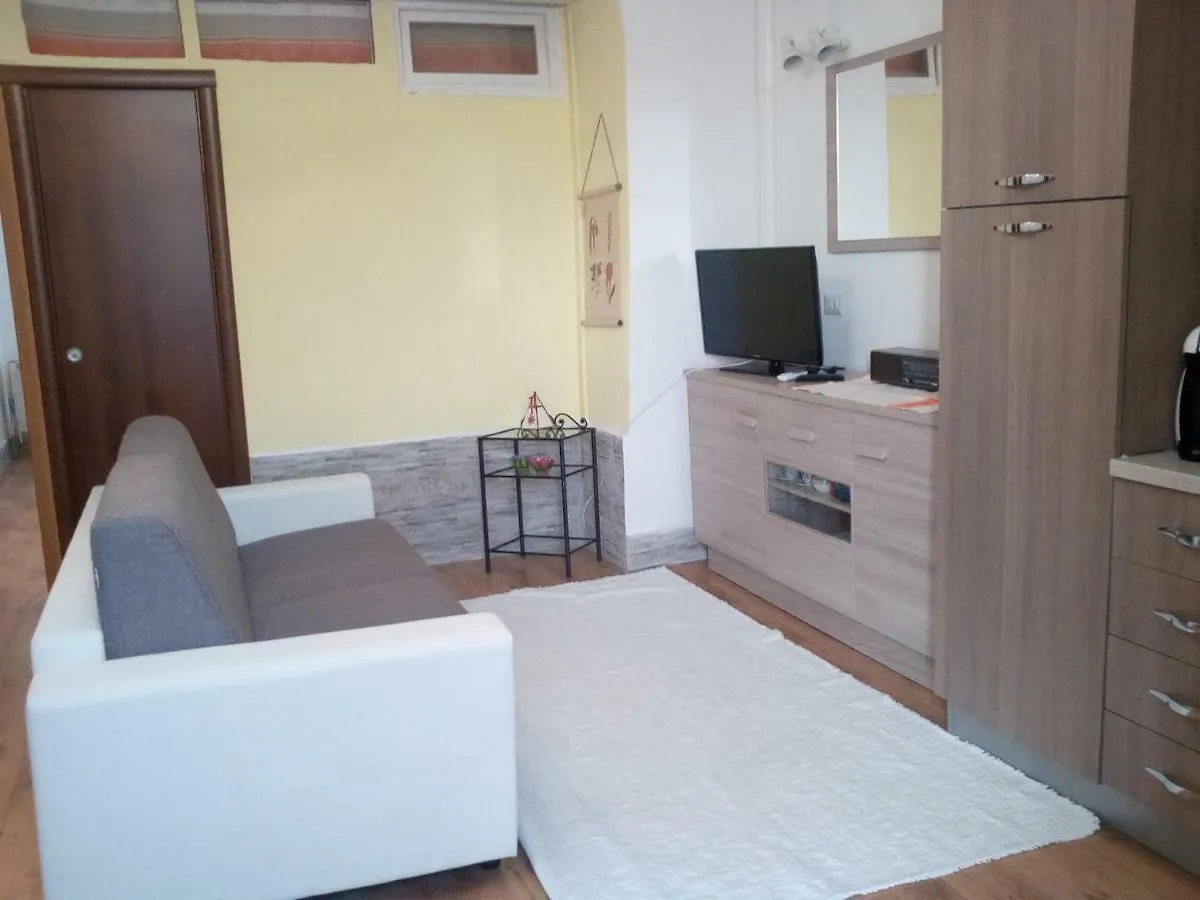 La Piazzetta Hotell Austis Pensionat